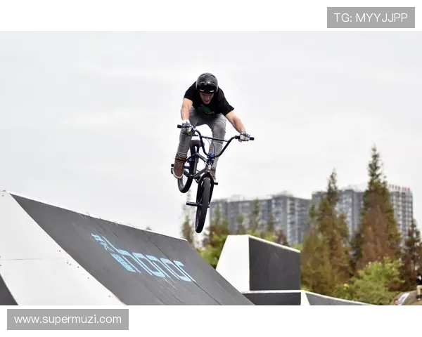 成都滑板队的拼搏之路极限运动联赛中的青春与梦想