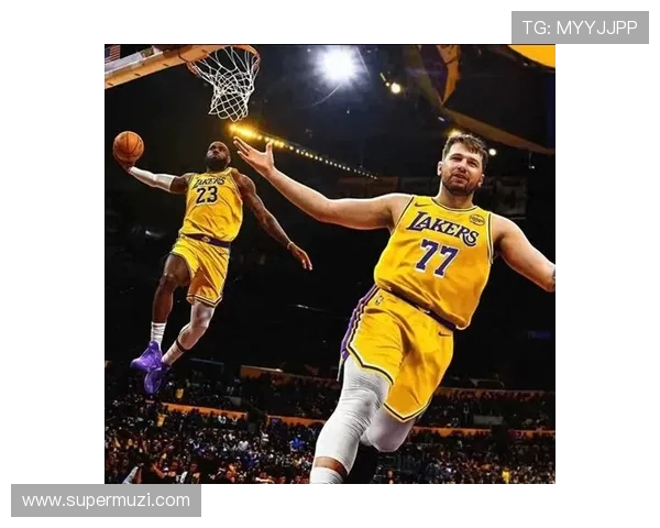 热火与湖人激战正酣拉杆对决引发球迷热议与期待 热火与湖人激战正酣拉杆对决引发球迷热议与期待