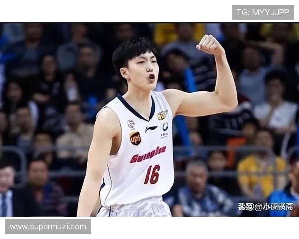 胡明轩：从青涩球员到篮球巨星的成长之路与奋斗故事